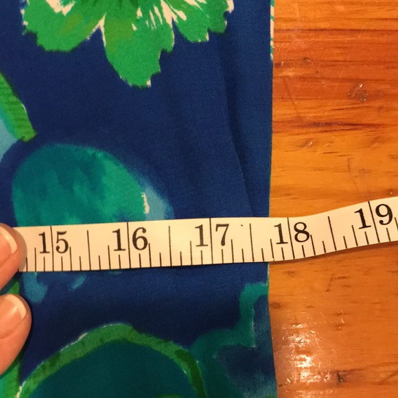 Beautiful colorful Big Hed Hawaiian shift dress. - Picture 9 of 10